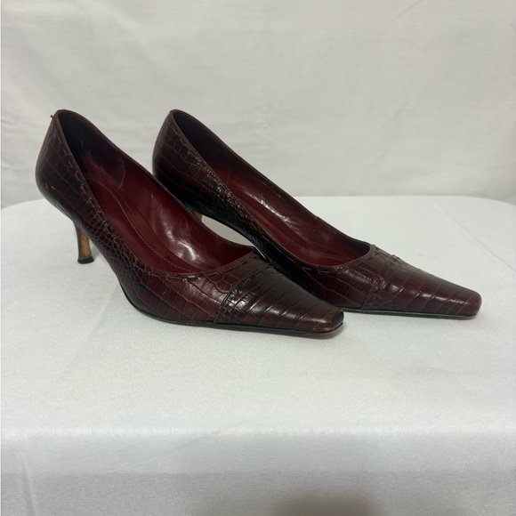 vintage-style brown alligator print pumps - Picture 4 of 11